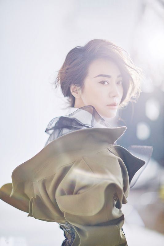 美女闫妮写真 气质风韵小秀性感