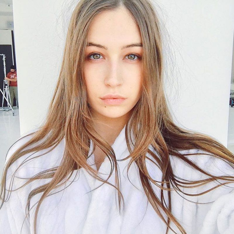 金发美女模特Elsie Hewitt性感比基尼写真图集