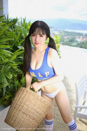 秀人网萌妹子徐cake户外秀浑圆大胸图片