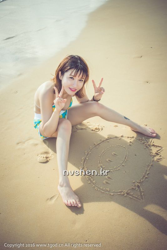 比基尼美女傲娇萌萌旅拍写真图片