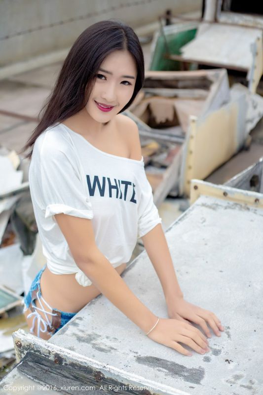 90后美女模特周琰琳LIN性感写真图片