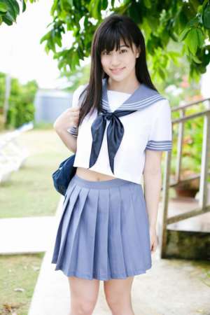 日本女优高崎圣子户外上演制服的诱惑
