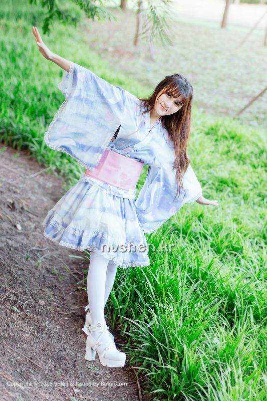 日系甜美美女夏美酱室外唯美图片
