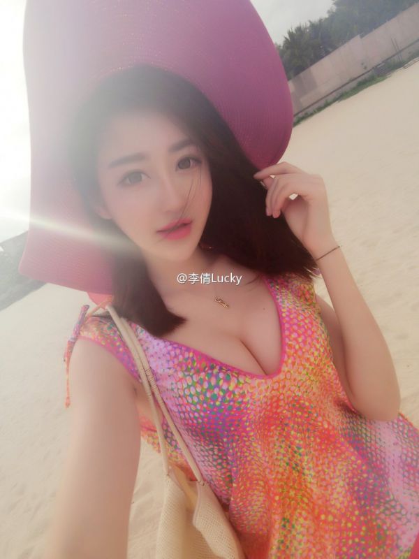 比基尼美女李倩Lucky沙滩自拍图片