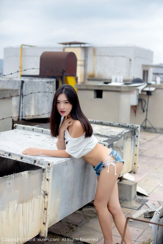 90后美女模特周琰琳LIN性感写真图片