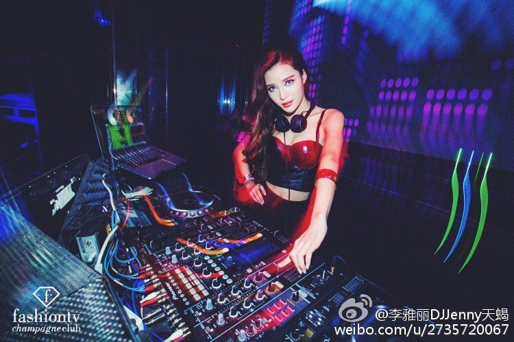 比基尼泳衣美女李雅丽高清私房照秀丰满好身材