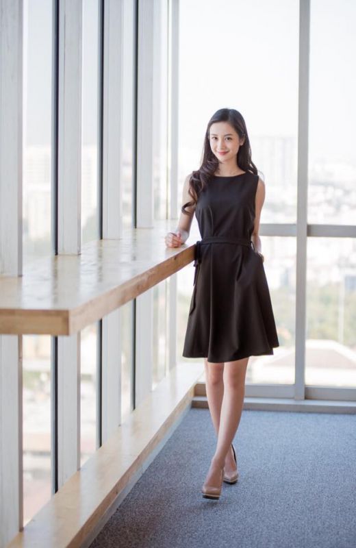越南美女清新短裙街拍大片