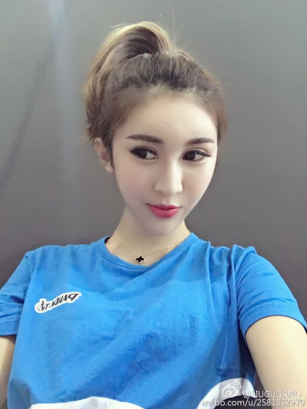 展台showgirl刘光喵喵微博自拍图片