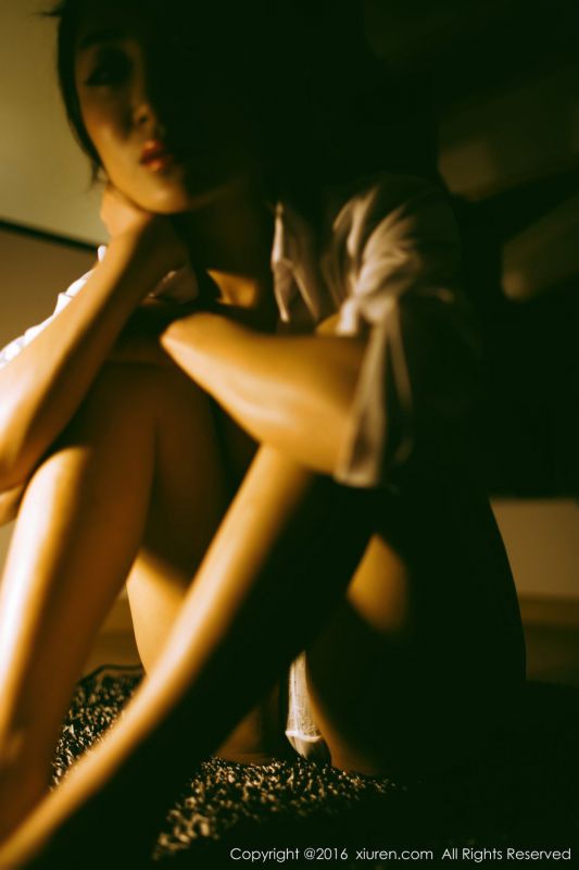 高挑身材美女梁莹Sugar性感黑色内衣写真集