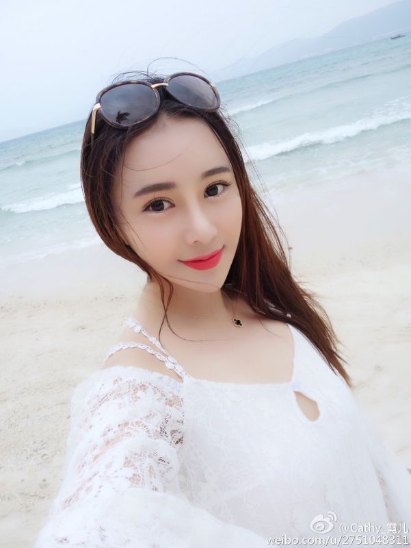 90后粉嫩美女athy_霓儿微博私拍美照