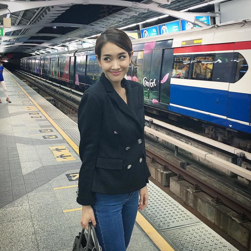 泰国极品美女皮查雅・瓦塔那蒙迪里气质写真图片