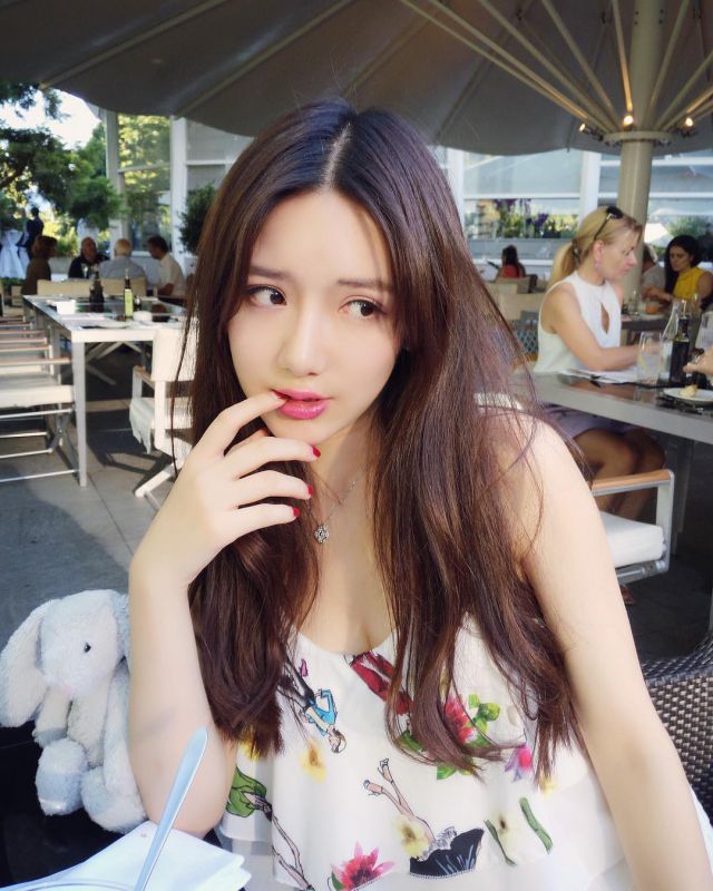 高颜值美女王雪儿Snowbaby美貌与身材的结合体