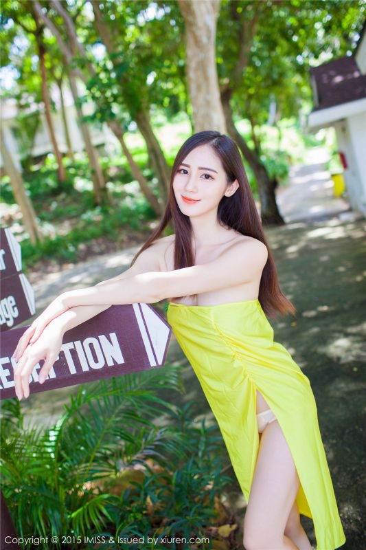 爱蜜社迷人酥胸美女SISY思户外超短裙写照