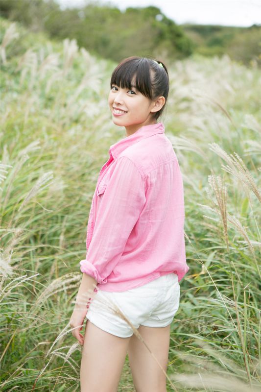 日本女优中岛早贵户外比基尼写真