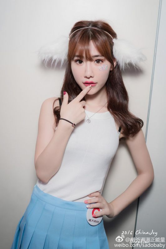 90后美眉晓燕微博私拍养眼美照