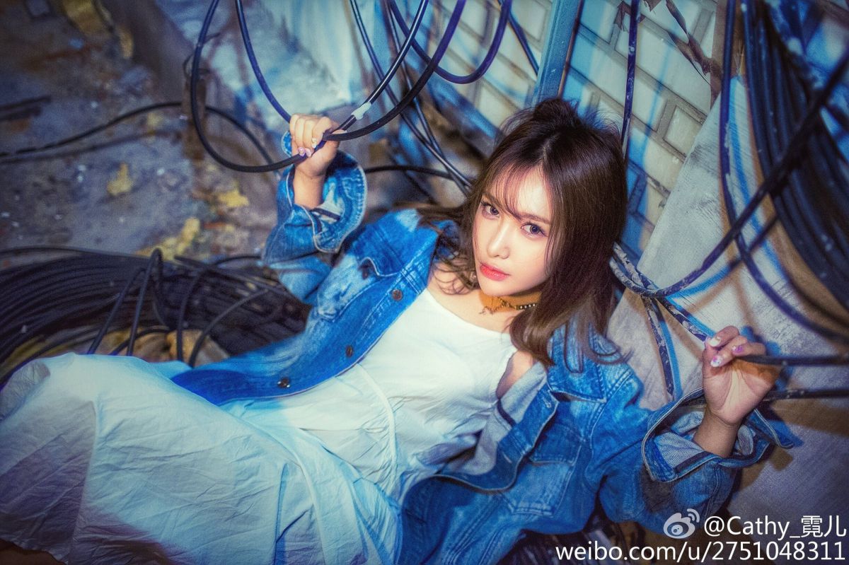 90后粉嫩美女athy_霓儿微博私拍美照