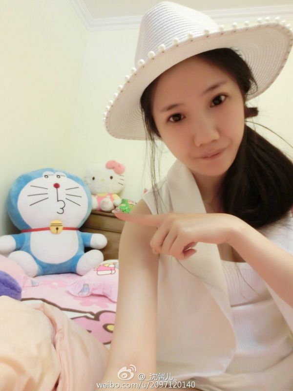 90后模特儿沈馨儿微博自拍美图欣赏