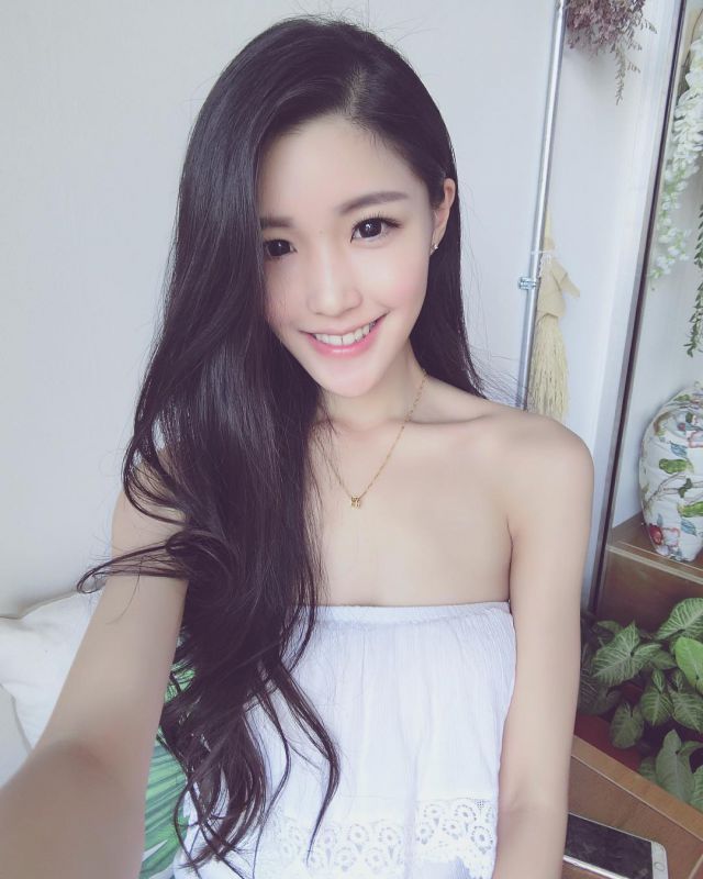 治愈系微笑美女Ivy Kuang私拍美照