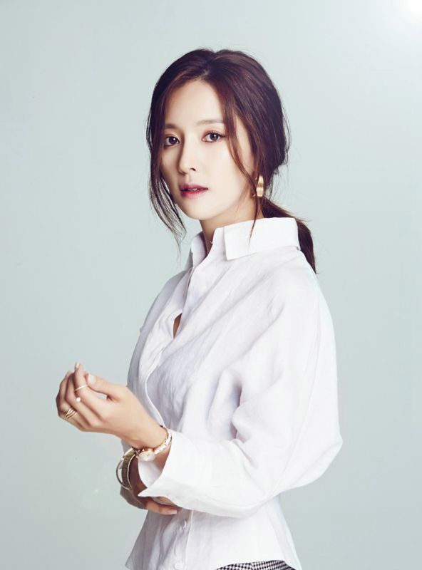 演员王光娜高清写真展都市女性干练美