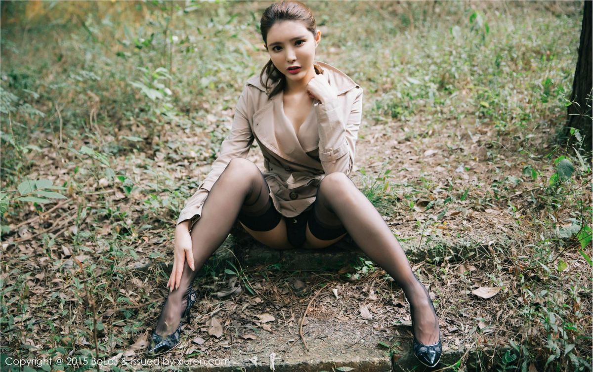 波萝社嫩模夏小秋秋秋户外酥胸诱人美照