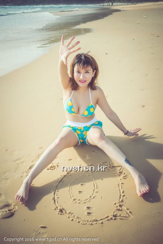 比基尼美女傲娇萌萌旅拍写真图片