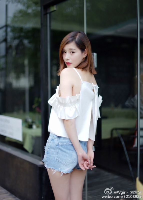 气质氧气美女刘紫妍自拍图片合辑