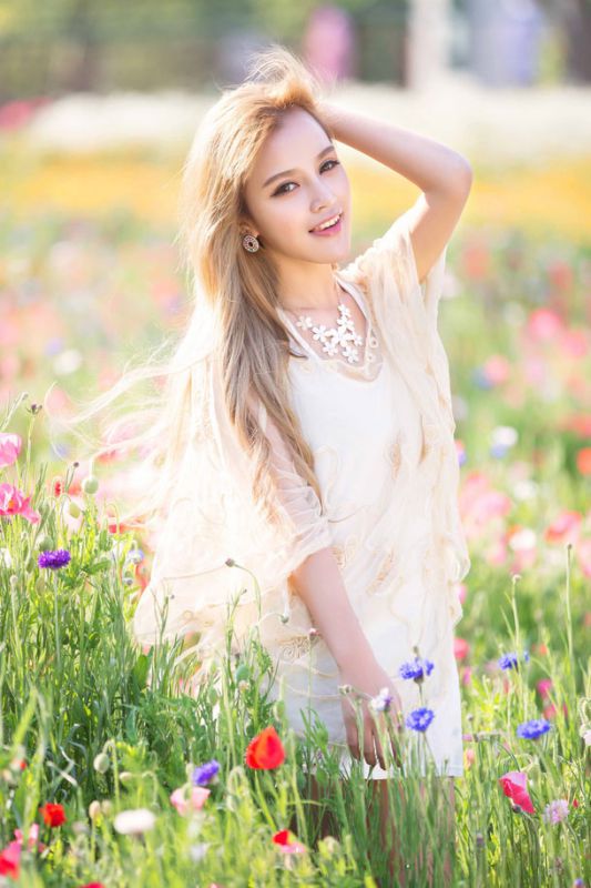 混血公主夏日唯美迷人外拍