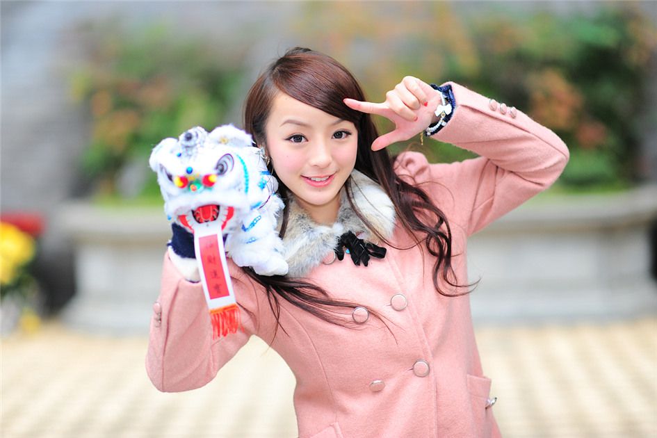 冬日长发飘逸美女娇儿高清唯美外拍