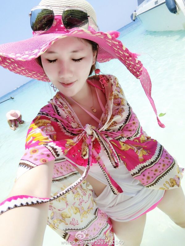 90后模特儿沈馨儿微博自拍美图欣赏