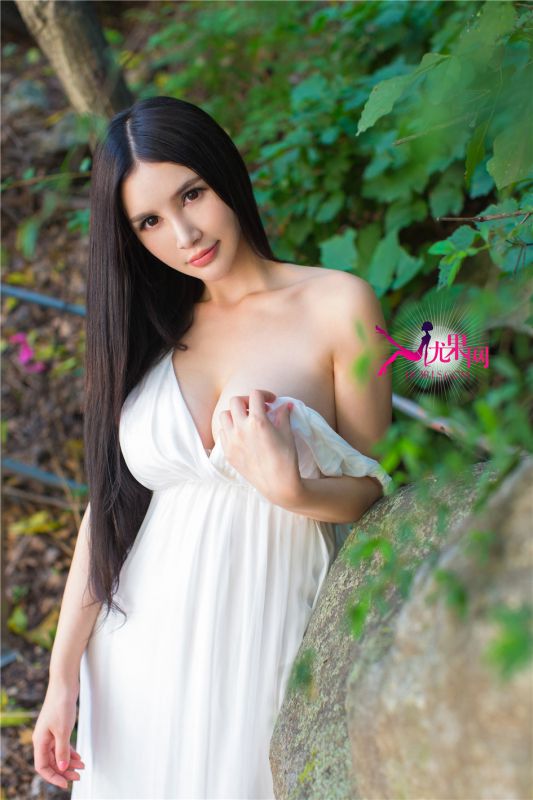 尤果网90后mm顾欣怡户外性感写真照