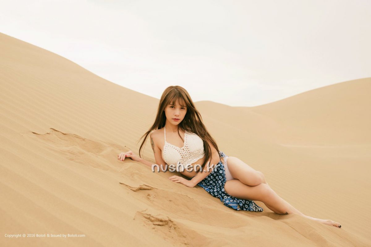 高清养眼美女夏美酱沙漠性感摄影合辑