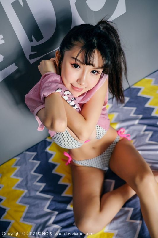 巨乳萝莉晓茜sunny抹胸内衣写真