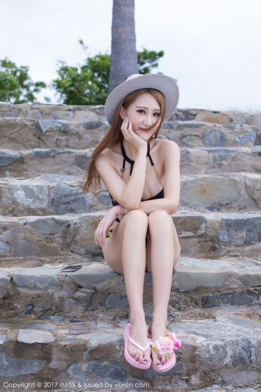 美女模特妤薇Vivian比基尼性感写真