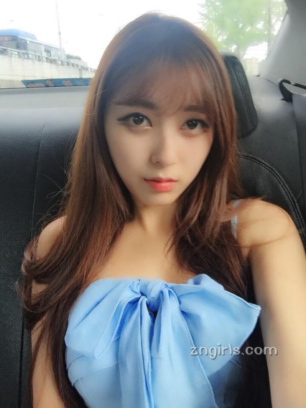 韩国人气模特金赛拉自拍写真图片
