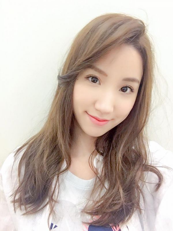 台湾女模特叶芷君私拍写真图片