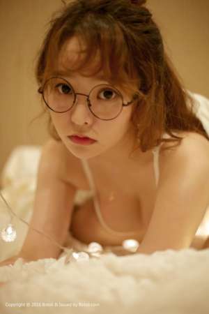 波萝社美女柳侑绮私房性感写真