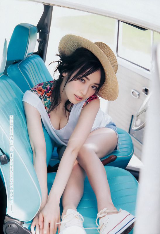日本人气模特泉里香比基尼图片写真