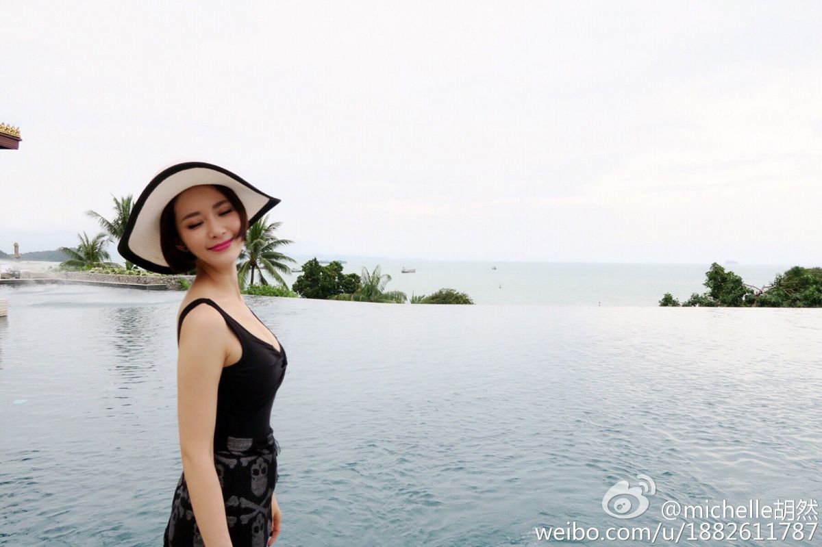 短发气质美女胡然微博图片集锦