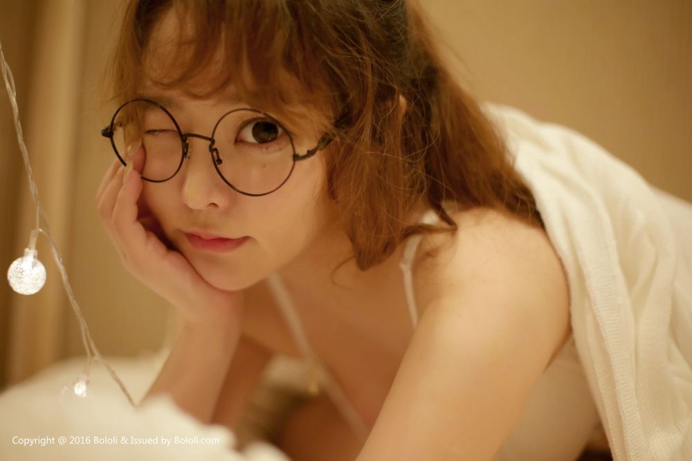 波萝社美女柳侑绮私房性感写真