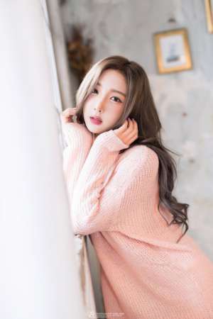 韩国美女金米娜低胸诱人写真