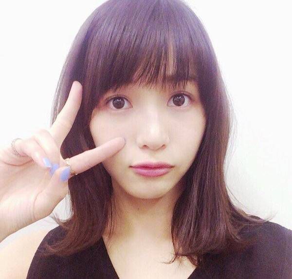 日本女艺人传谷英里香自拍写真图片