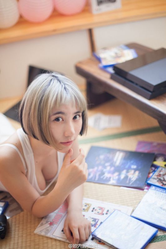 漂亮女模特x叉魅日系风格艺术写真