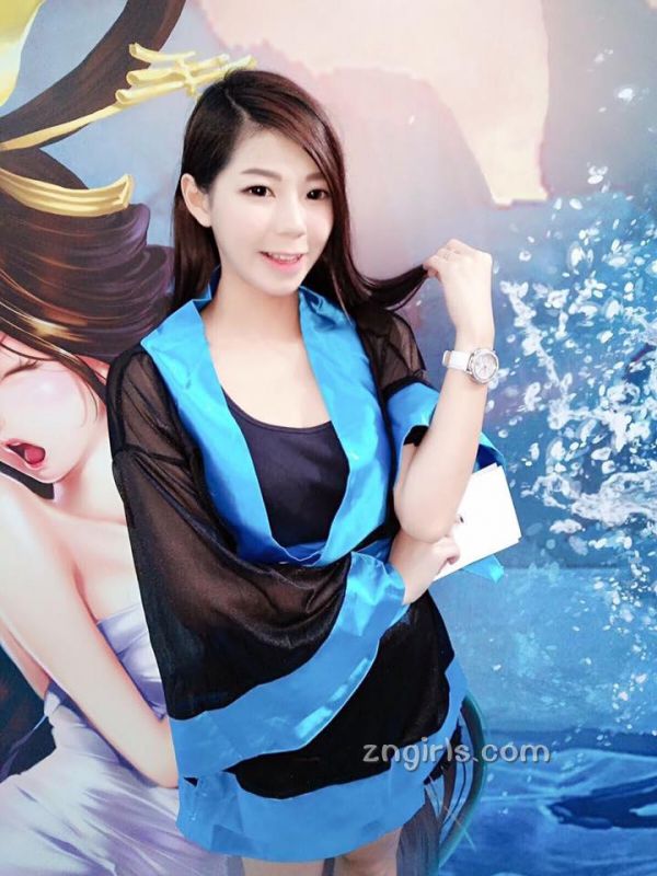 台湾美女邱冰冰生活美照白嫩迷人