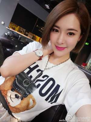 短发气质美女胡然微博图片集锦