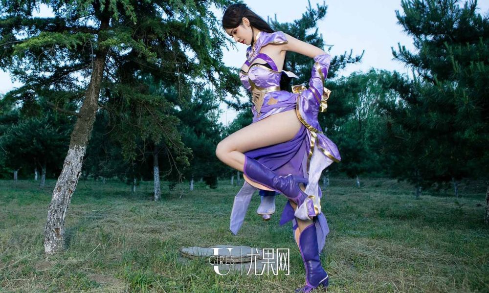 性感美女萌琪琪cosplay写真酥胸诱人