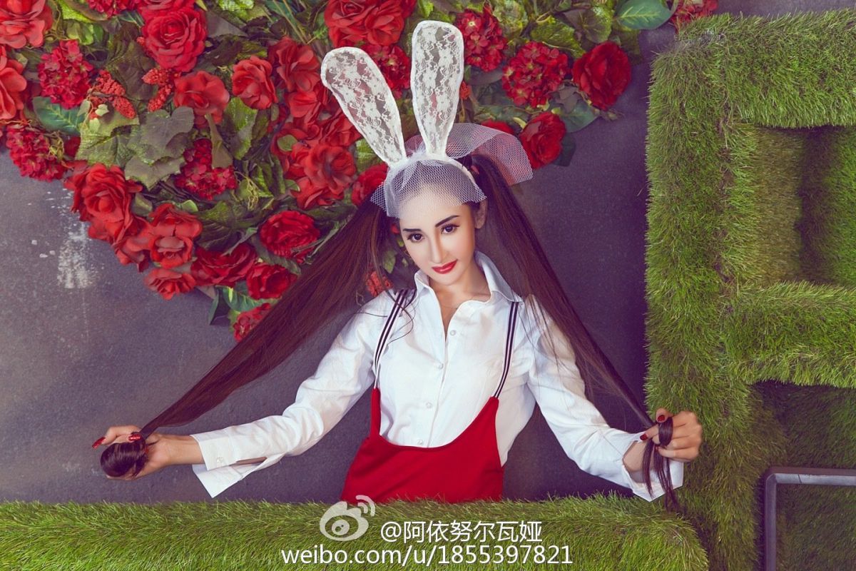 时尚美女模特阿依努尔瓦娅摄影写真图片