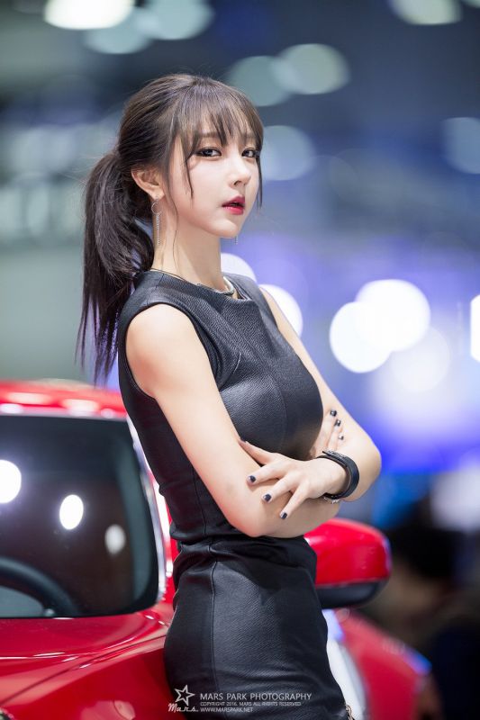 韩国美女金米娜低胸诱人写真