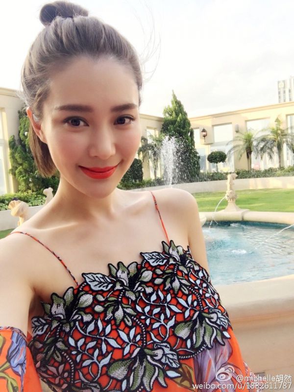 短发气质美女胡然微博图片集锦