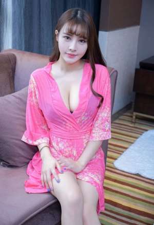性感软妹子火辣销魂长腿软妹子低胸睡衣爆乳销魂诱惑写真图片