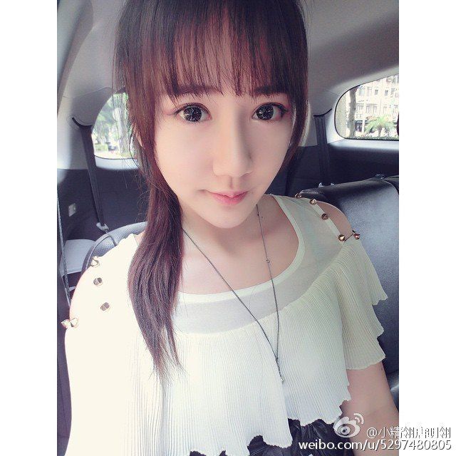 台湾大眼美女小精翎(唐明翎)微博私拍写真
